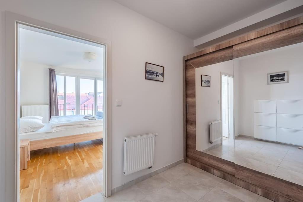 Sunny Safron Apartment Prague Ngoại thất bức ảnh